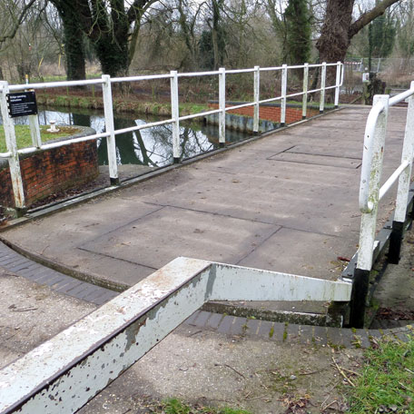 Footbridge, RG14 5TU